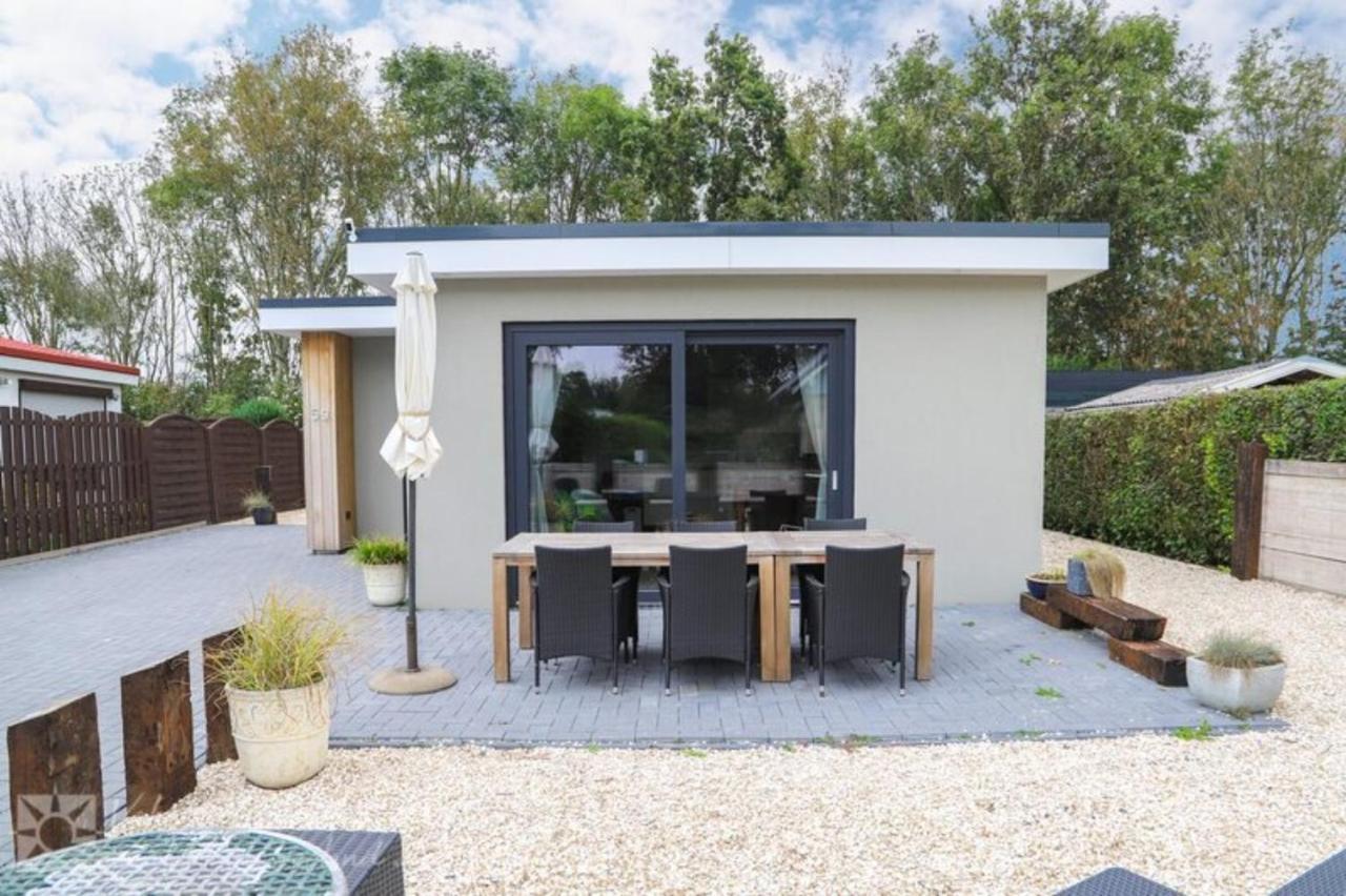 Stijlvol Ingerichte Bungalow In Baarland 外观 照片